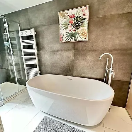 Downtown Modern Luxury - 3 Bedrooms 3 Baths Apartmán