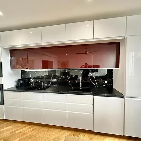 Апартаменты Downtown Modern Luxury - 3 Bedrooms 3 Baths
