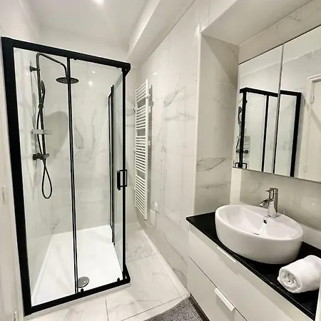 Downtown Modern Luxury - 3 Bedrooms 3 Baths