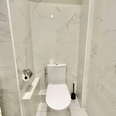 Апартаменты Downtown Modern Luxury - 3 Bedrooms 3 Baths