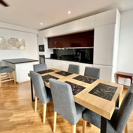 Апартаменты Downtown Modern Luxury - 3 Bedrooms 3 Baths *